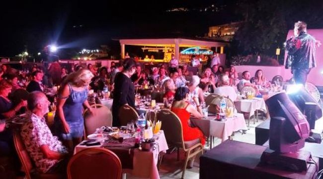 Kuşum Aydın, annesiyle birlikte düet yaptı