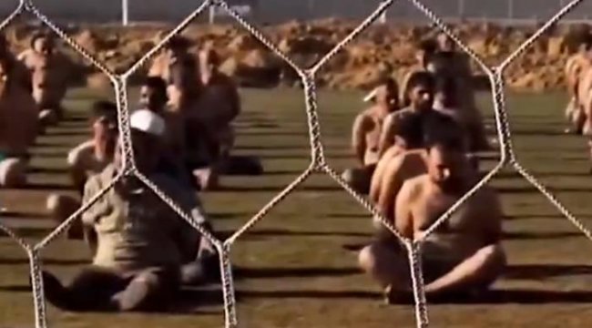 Hepsi yarı çıplak, tank namluları karşısında çaresizce beklediler! Stadyumda insanlık dışı görüntüler: İsrail'in zulmü sosyal medyayı ayağa kaldırdı