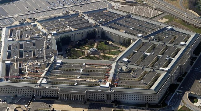 Pentagon duyurdu! Kızıldeniz'de ABD savaş gemisi vuruldu