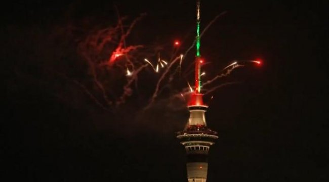 Yeni yıla ilk onlar girdi! Yeni Zelanda ve Avustralya 2024'e 'merhaba' dedi