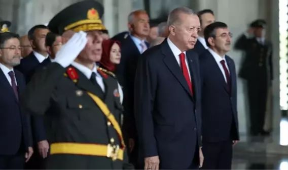 Devlet erkanı Ata'nın huzurunda! İşte Cumhurbaşkanı Erdoğan'ın Anıtkabir Özel Defteri'ne düştüğü not