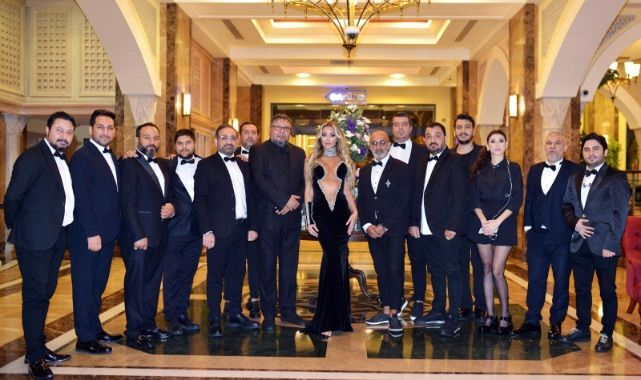 Petek Dinçöz ve Orkestrasının Şıklığı Kıbrıs’ı Salladı