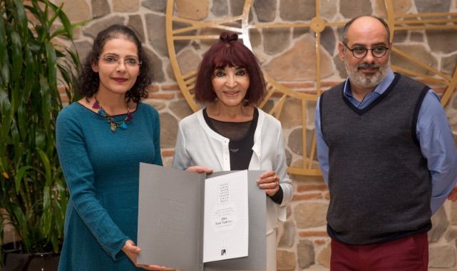 Tiyatronun Duayeni Gülriz Sururi’nin Bayrağını Müge Saut Taşıyor