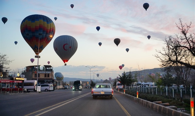 Klasik Otomobiller Kapadokya'da Baharı Karşıladı