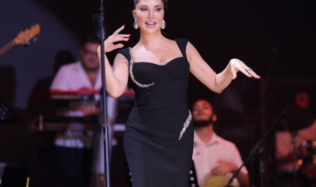 Ebru Yaşar'dan Sürdürülebilir Sahne Şıklığı: