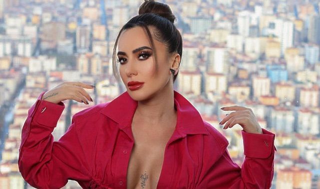 Tuğba Ünal, Instyle Carousel Dergisi’nin Temmuz-Ağustos Sayısına Kapak Oldu!