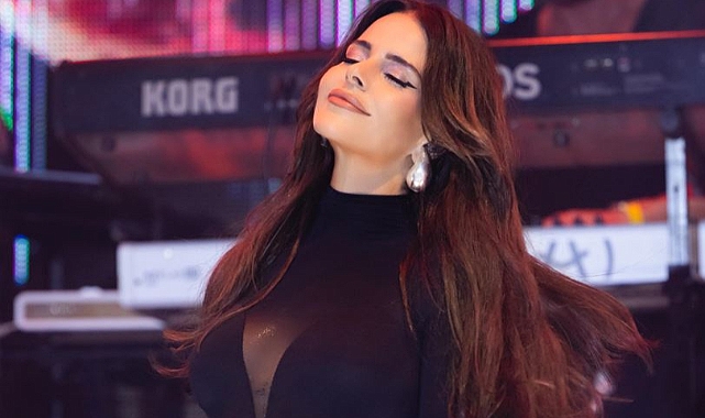 Simge Yeni Albümünü Görkemli Bir Partiyle Tanıtıyor!