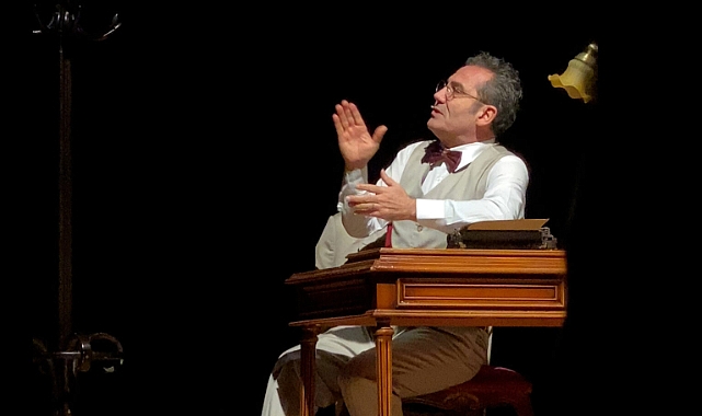 Ünlü sanatçı Ferhat Göçer, tek kişilik müzikal