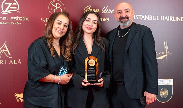 Avrupa Modasının Türkiye'deki Güçlü Temsilcisi Songül Öcal Başarısını Aldığı Ödülle Perçinledi